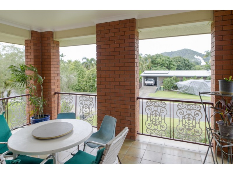 22 MOSSMAN STREET, Mossman QLD 4873