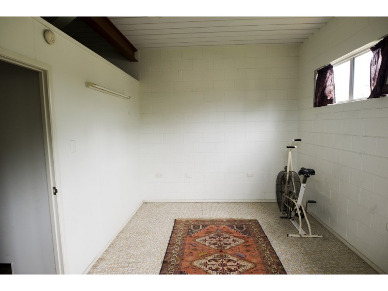 22 MOSSMAN STREET, Mossman QLD 4873