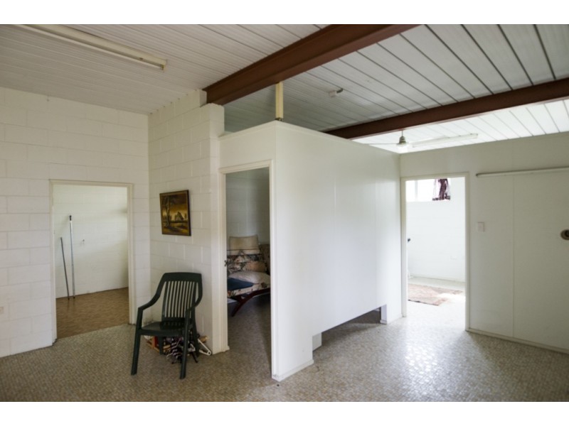 22 MOSSMAN STREET, Mossman QLD 4873