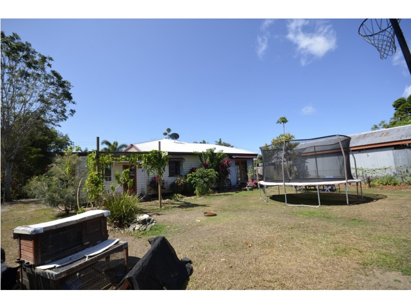 4 JACK STREET, Mossman QLD 4873