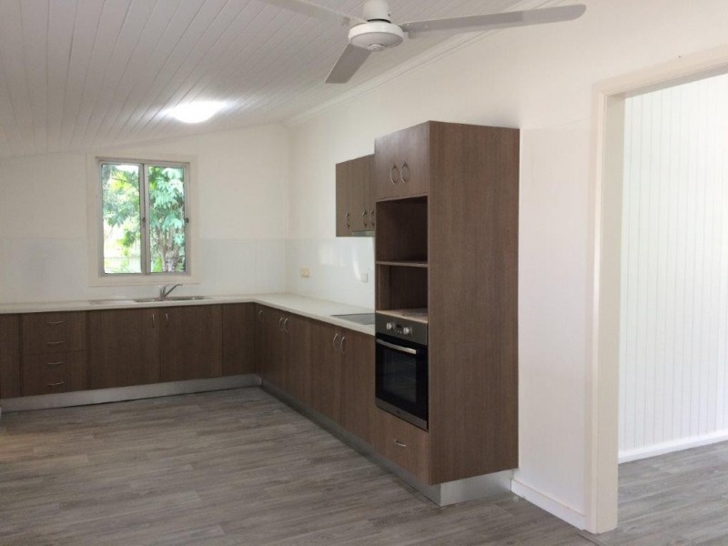 13 Owen Street, Mossman QLD 4873