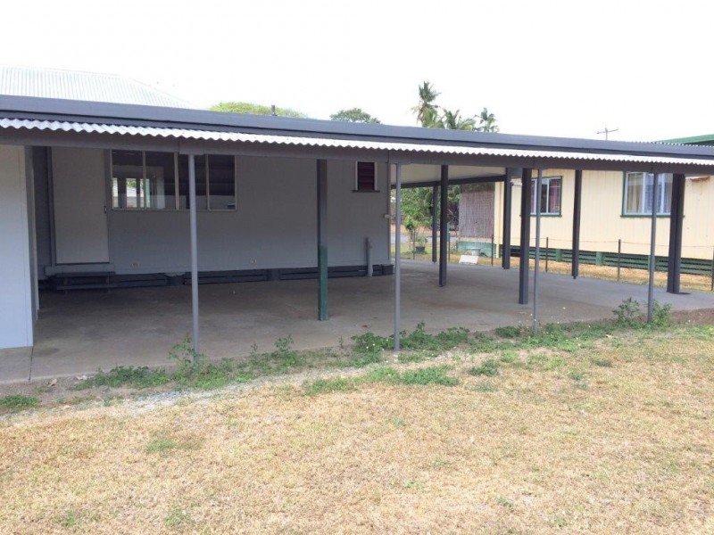 13 Owen Street, Mossman QLD 4873