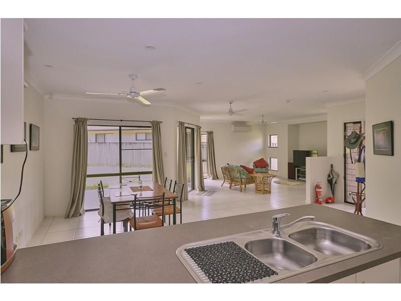 21 WHITE OAK AVENUE, Mossman QLD 4873