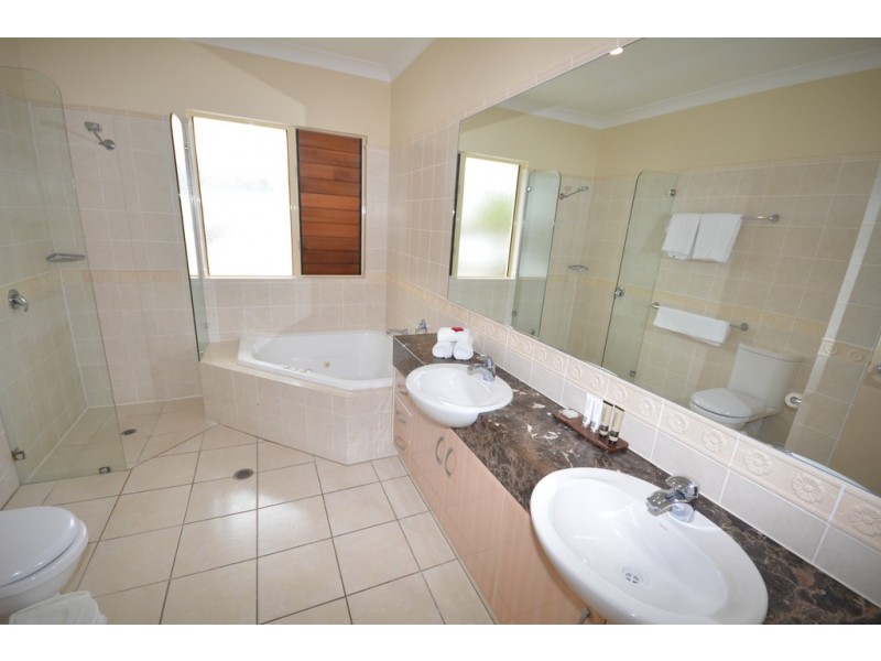 23/24-70 Nautilus Street, Paradise Links, Port Douglas QLD 4877