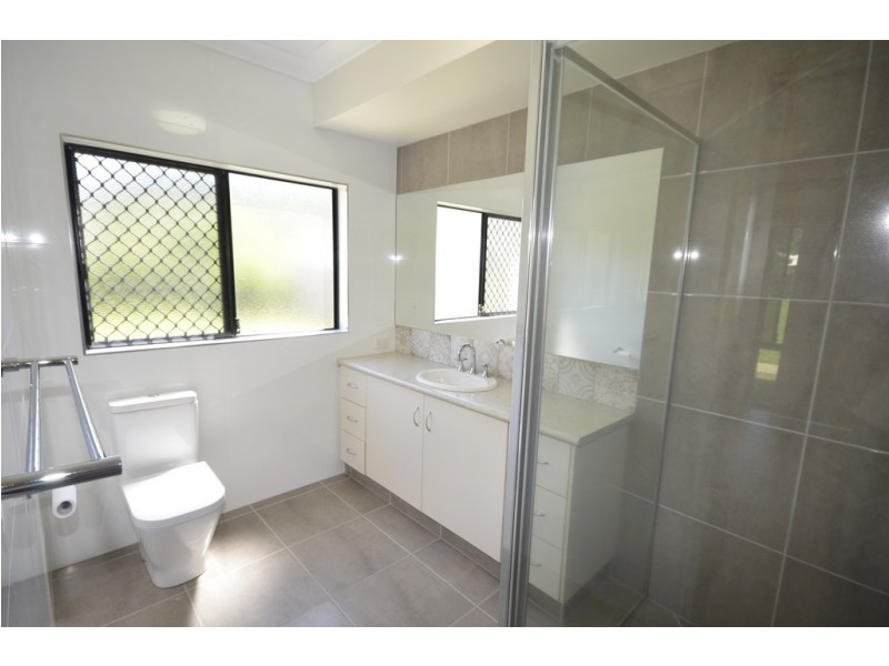 8 Satinash Street, Mossman QLD 4873
