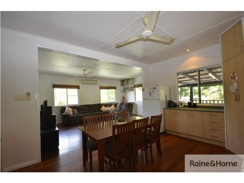 21 FOXTON AVENUE, Mossman QLD 4873