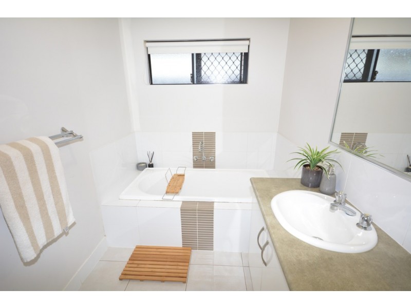 11 DULKU CLOSE, Port Douglas QLD 4877