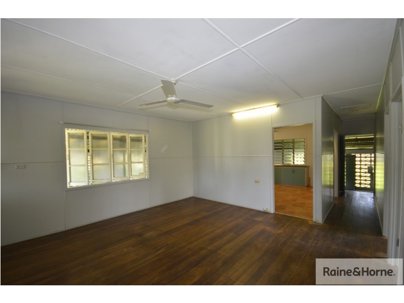 12 JACK STREET, Mossman QLD 4873