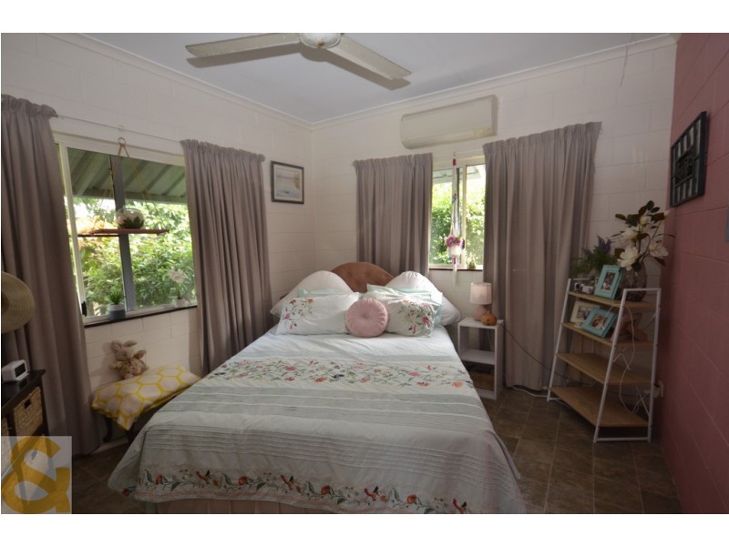 25 SHALOM CLOSE, Cooya Beach QLD 4873