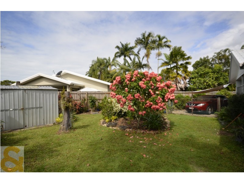 25 SHALOM CLOSE, Cooya Beach QLD 4873