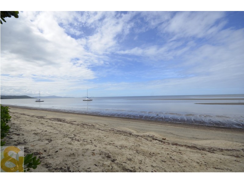 25 SHALOM CLOSE, Cooya Beach QLD 4873