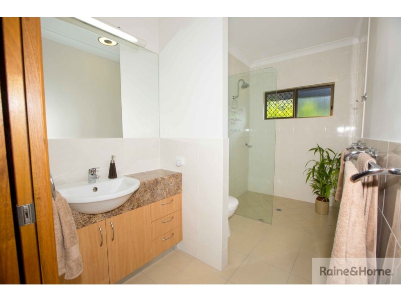 9 WARATAH CLOSE, Mossman QLD 4873