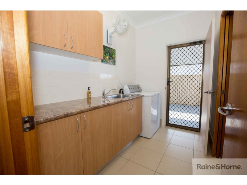 9 WARATAH CLOSE, Mossman QLD 4873