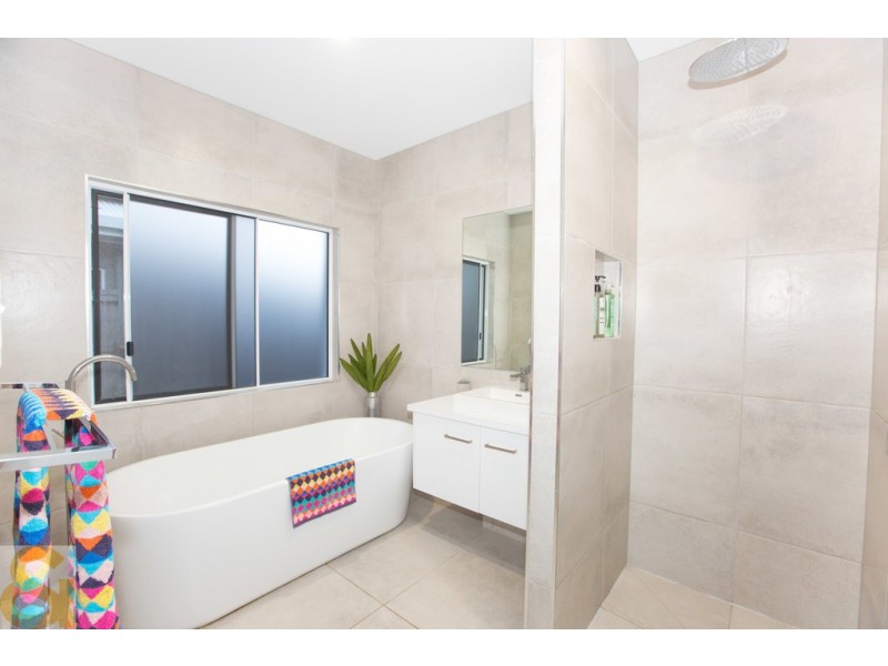 4 JULAJI CLOSE, Cooya Beach QLD 4873