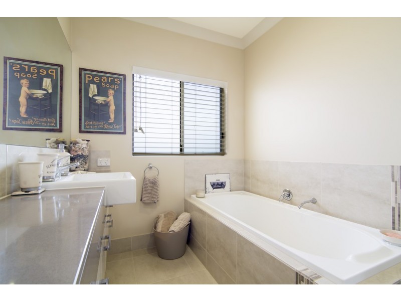 16 DULKU CLOSE, Port Douglas QLD 4877