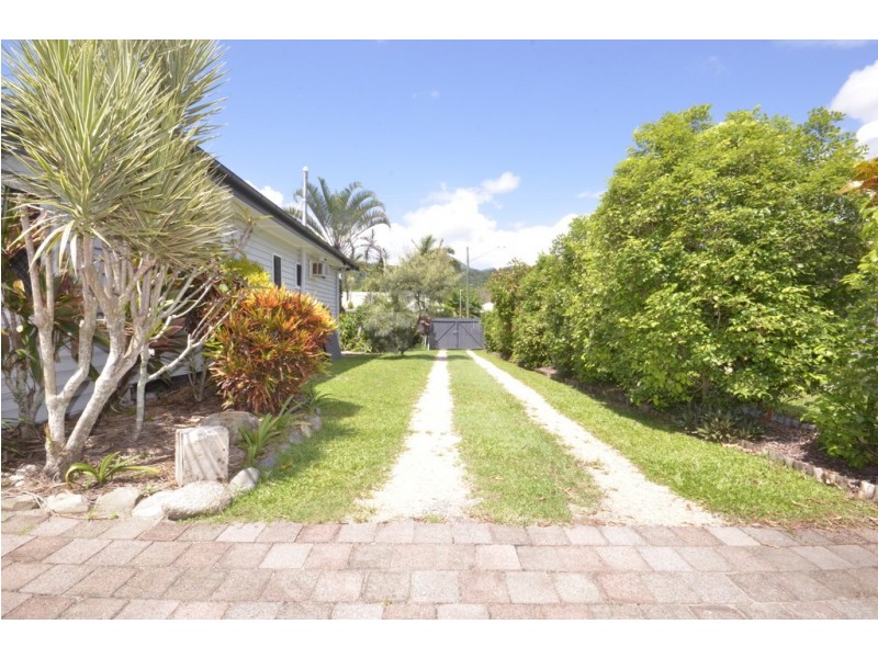 26 Pringle Street, Mossman QLD 4873