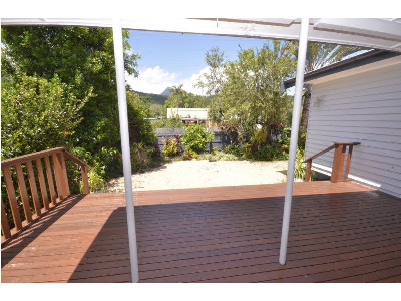 26 Pringle Street, Mossman QLD 4873