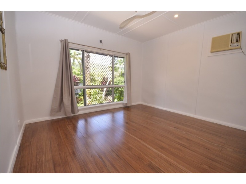 26 Pringle Street, Mossman QLD 4873