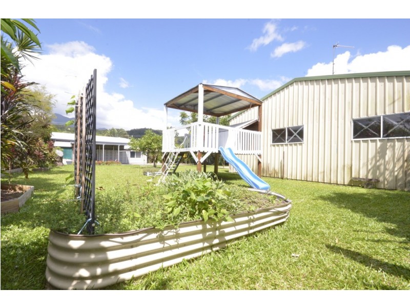 26 Pringle Street, Mossman QLD 4873