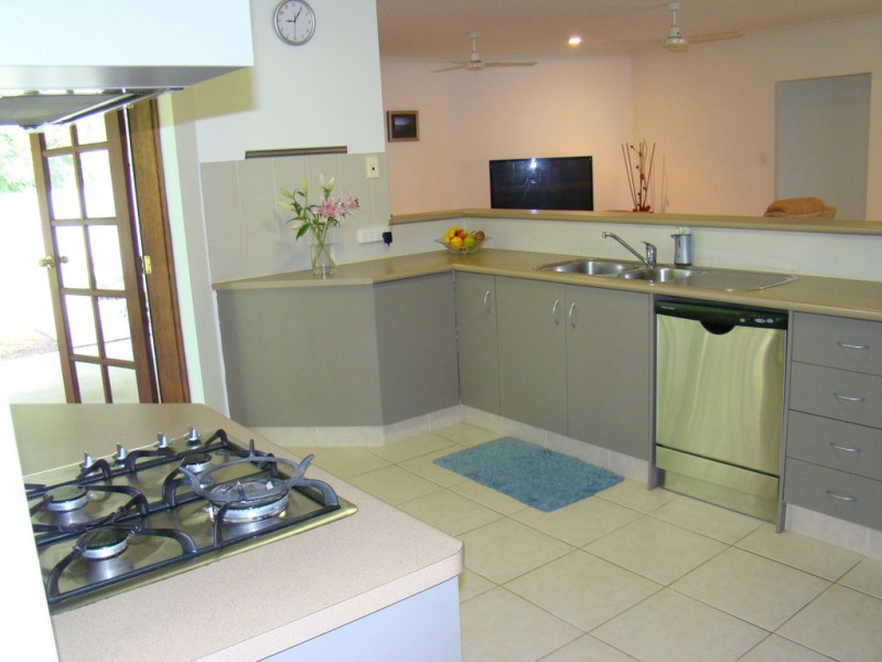 32 White Oak Avenue, Mossman QLD 4873