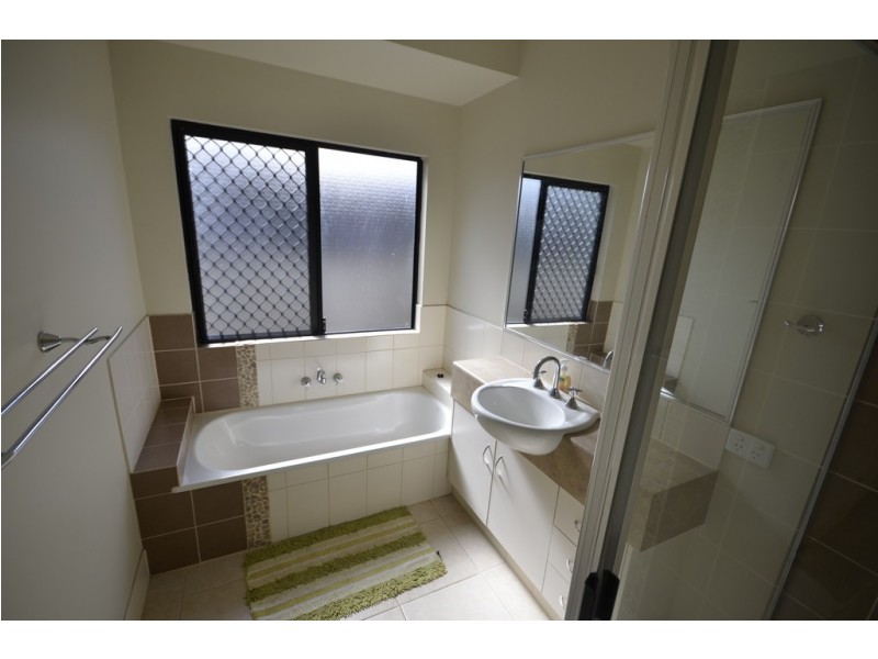 32 White Oak Avenue, Mossman QLD 4873