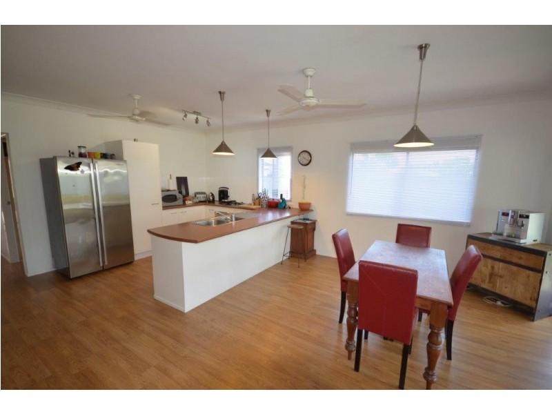4 Waratah Close, Mossman QLD 4873