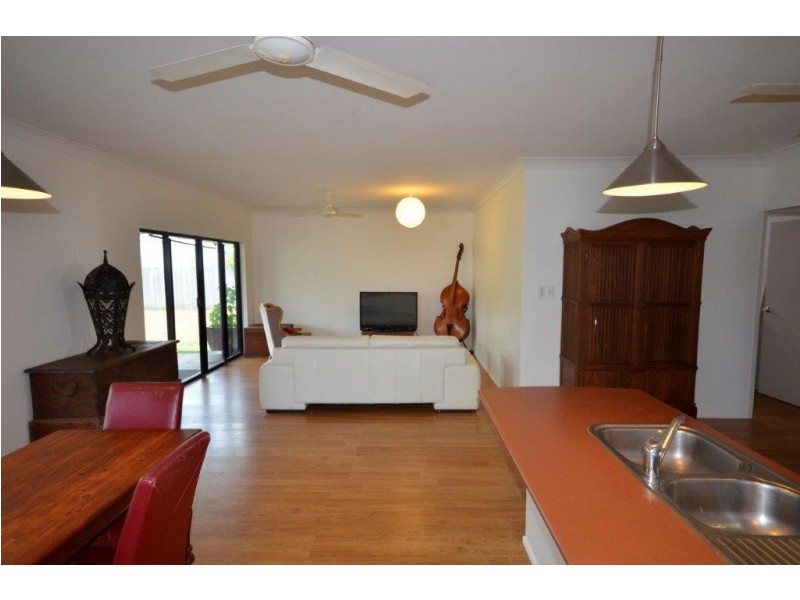 4 Waratah Close, Mossman QLD 4873