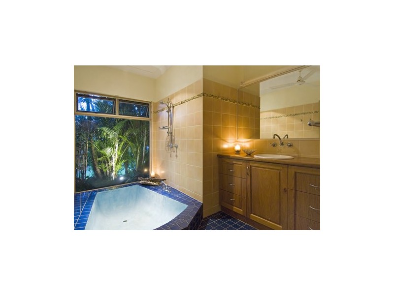 11 Thooleer Close, Cooya Beach QLD 4873