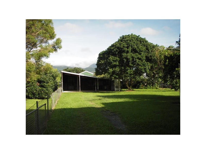 13 Thomas Street, Mossman QLD 4873