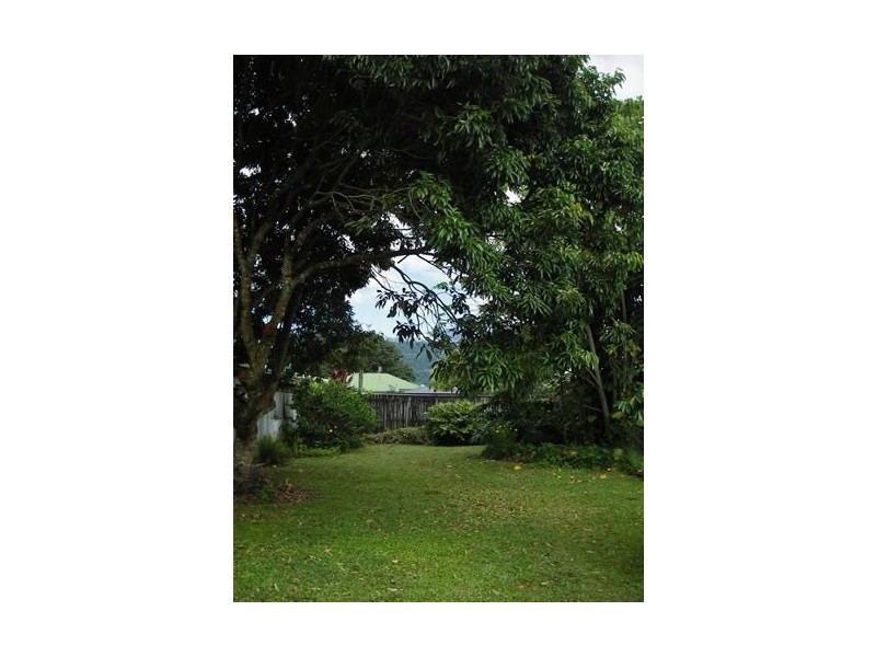 13 Thomas Street, Mossman QLD 4873