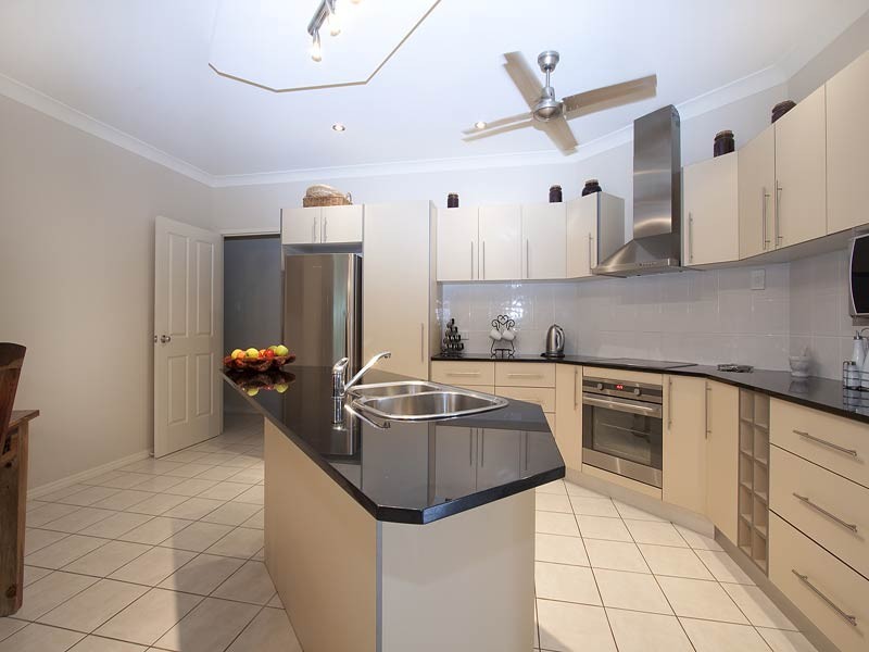 4 White Oak, Mossman QLD 4873