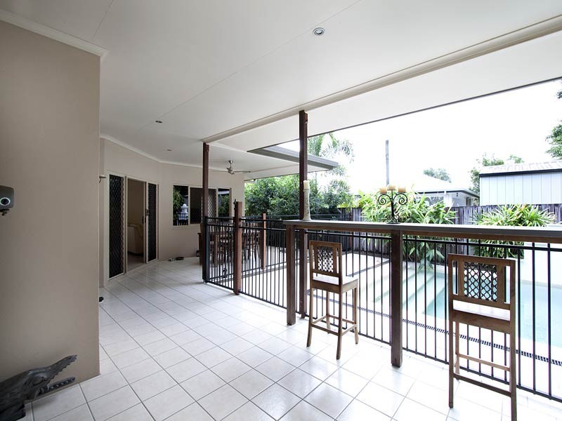 4 White Oak, Mossman QLD 4873
