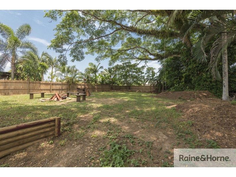 13 Mossman Street, Mossman QLD 4873