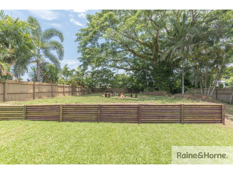 13 Mossman Street, Mossman QLD 4873