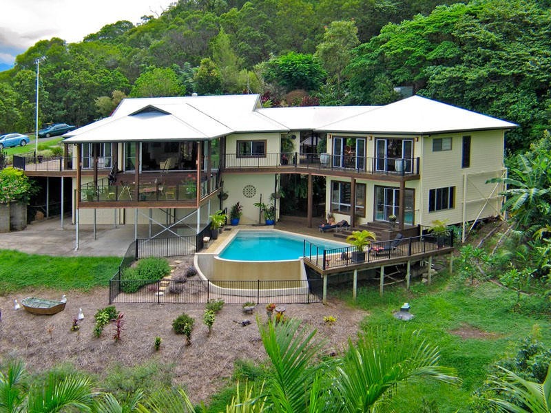 2 Seaview Crt Rocky Point, Port Douglas QLD 4877