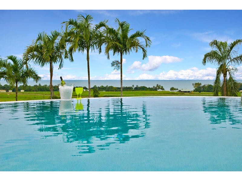 2 Seaview Crt Rocky Point, Port Douglas QLD 4877