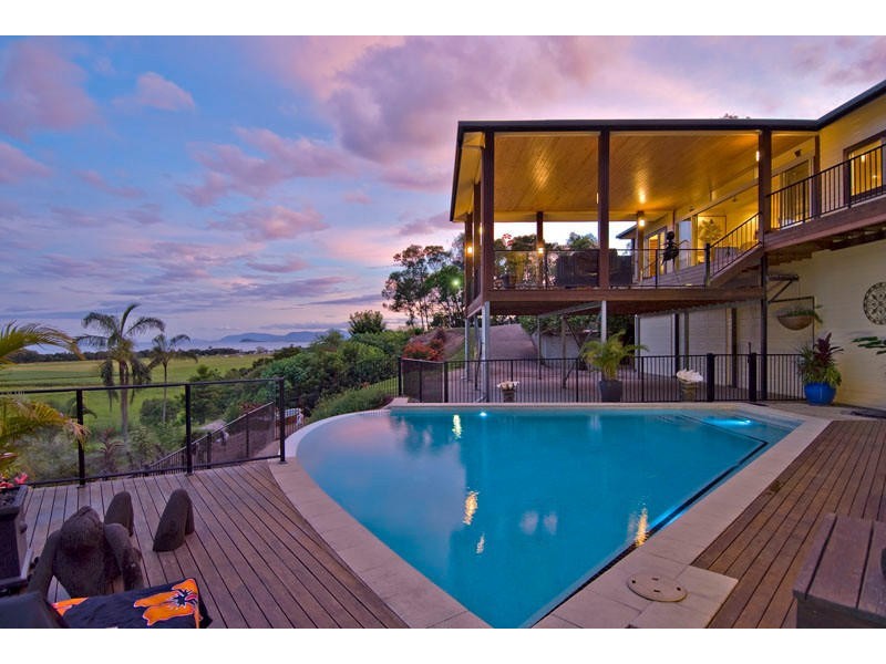 2 Seaview Crt Rocky Point, Port Douglas QLD 4877