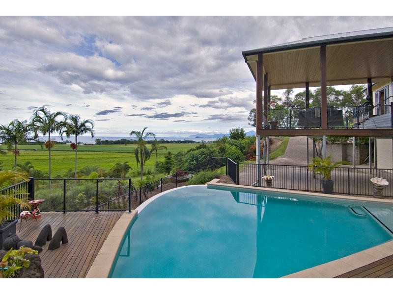 2 Seaview Crt Rocky Point, Port Douglas QLD 4877