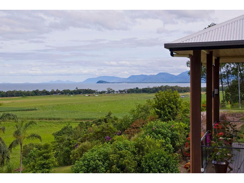 2 Seaview Crt Rocky Point, Port Douglas QLD 4877