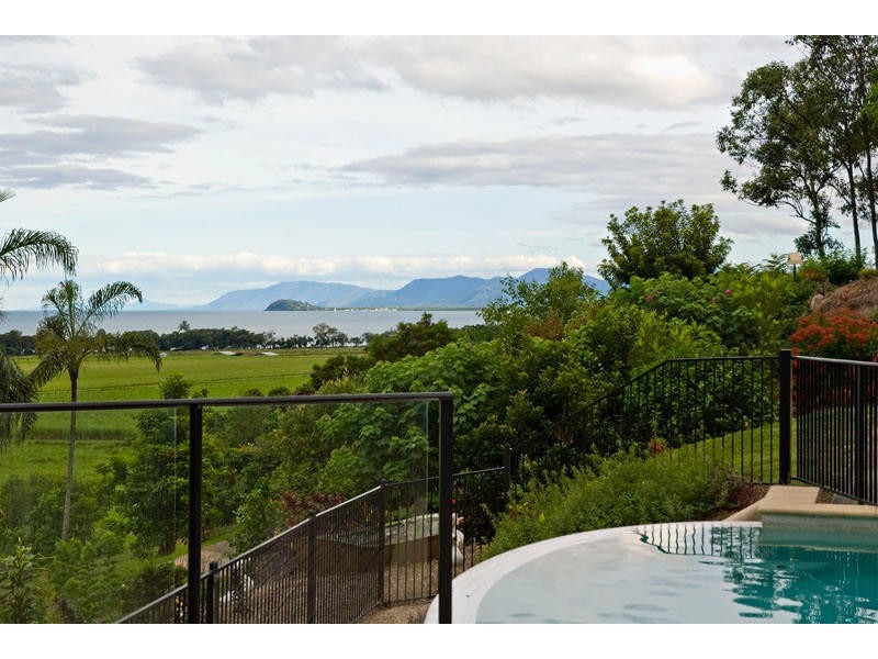 2 Seaview Crt Rocky Point, Port Douglas QLD 4877