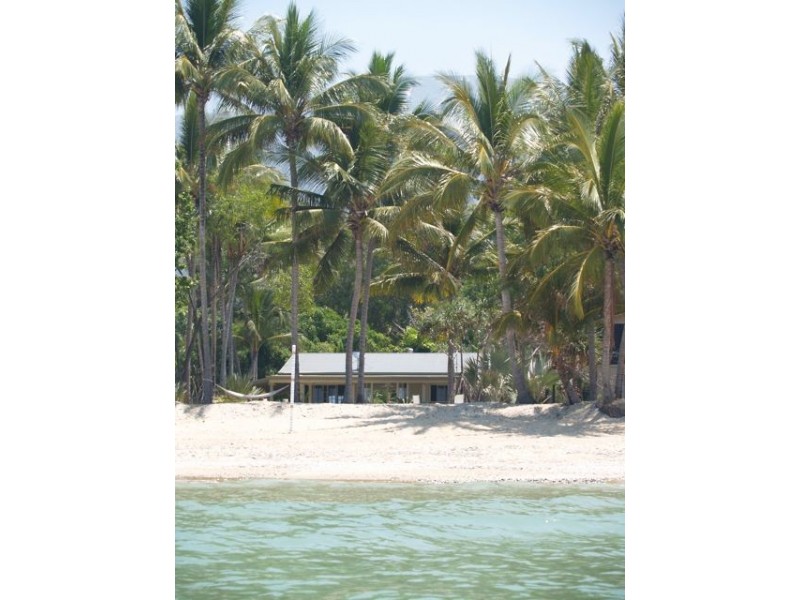 17  Oak Street, Oak Beach QLD 4877