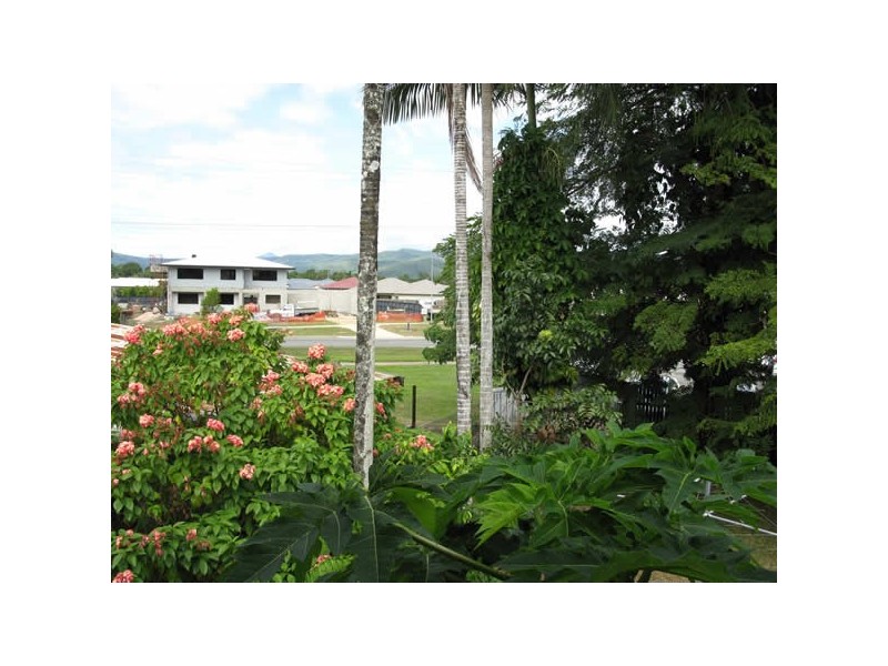 4 Hospital Street, Mossman QLD 4873
