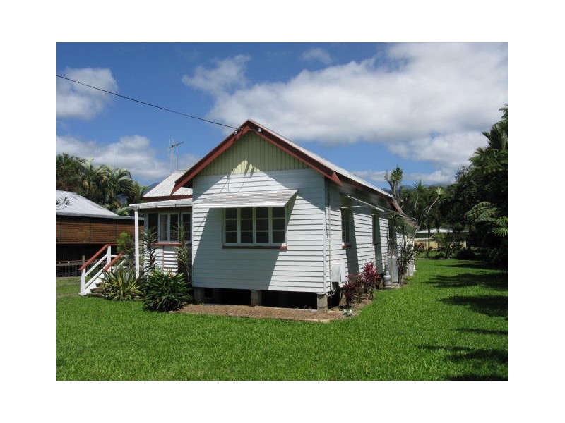 26 Mossman Street, Mossman QLD 4873