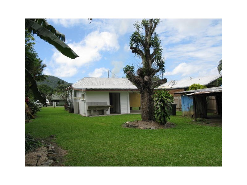 26 Mossman Street, Mossman QLD 4873