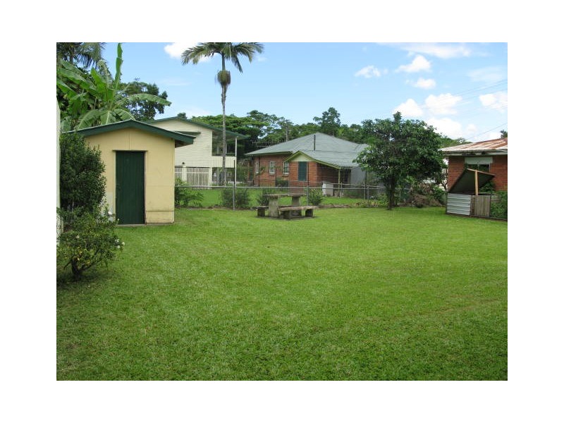 30 Thomas Street, Mossman QLD 4873