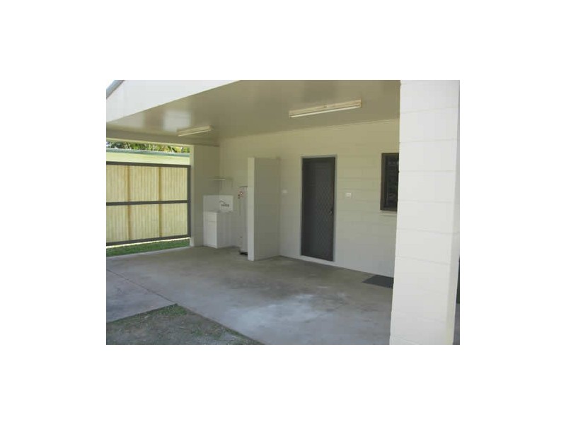 31 Pringle St, Mossman QLD 4873