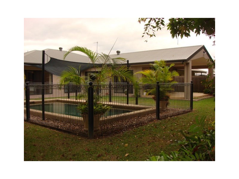 6 White Oak, Mossman QLD 4873