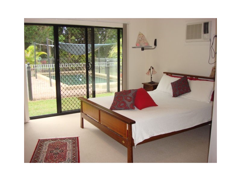 6 White Oak, Mossman QLD 4873
