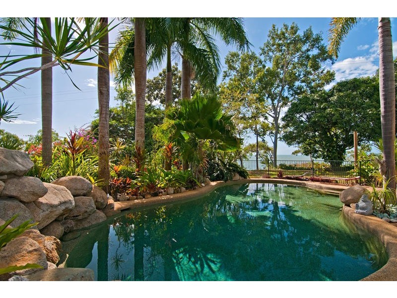14 Toll Gate Road, Oak Beach QLD 4877
