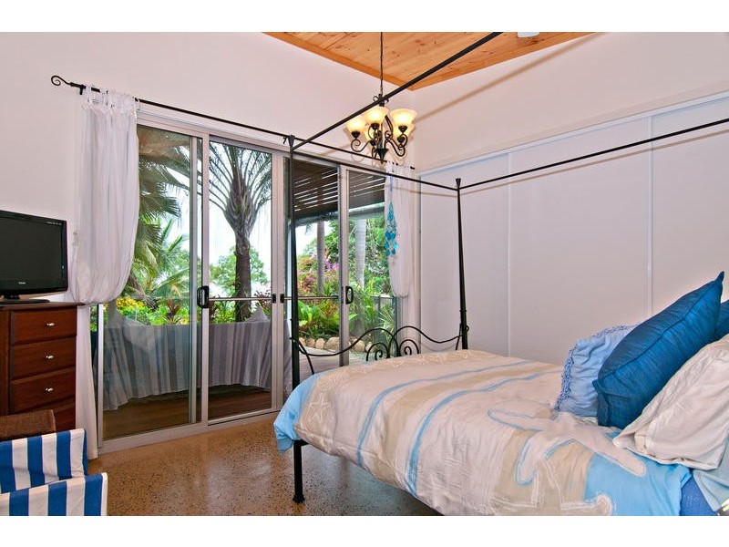 14 Toll Gate Road, Oak Beach QLD 4877